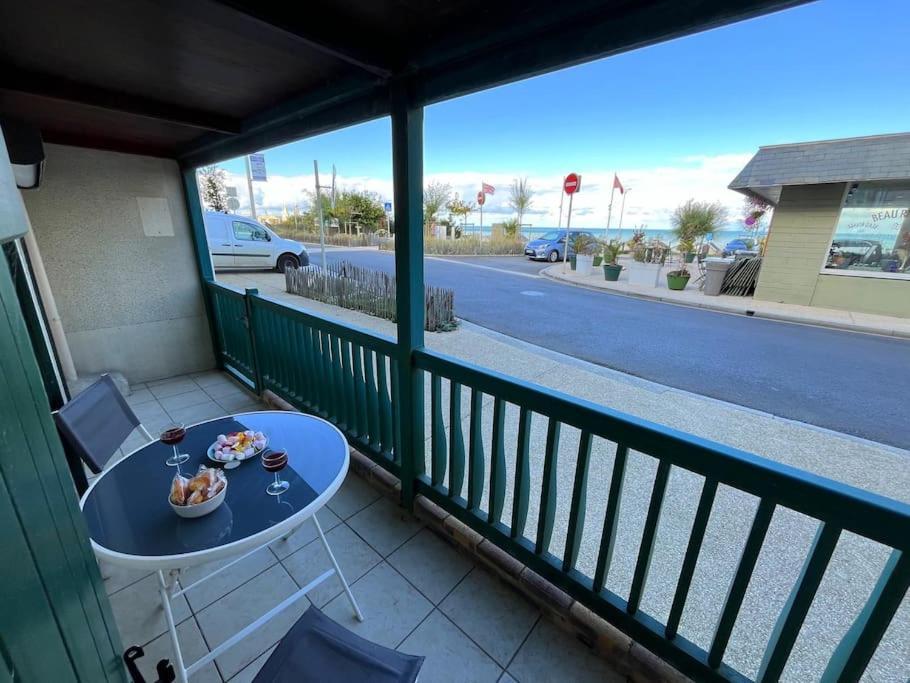 La Passerelle - Terrace And Balcony With Sea View Люк-сюр-Мер Экстерьер фото